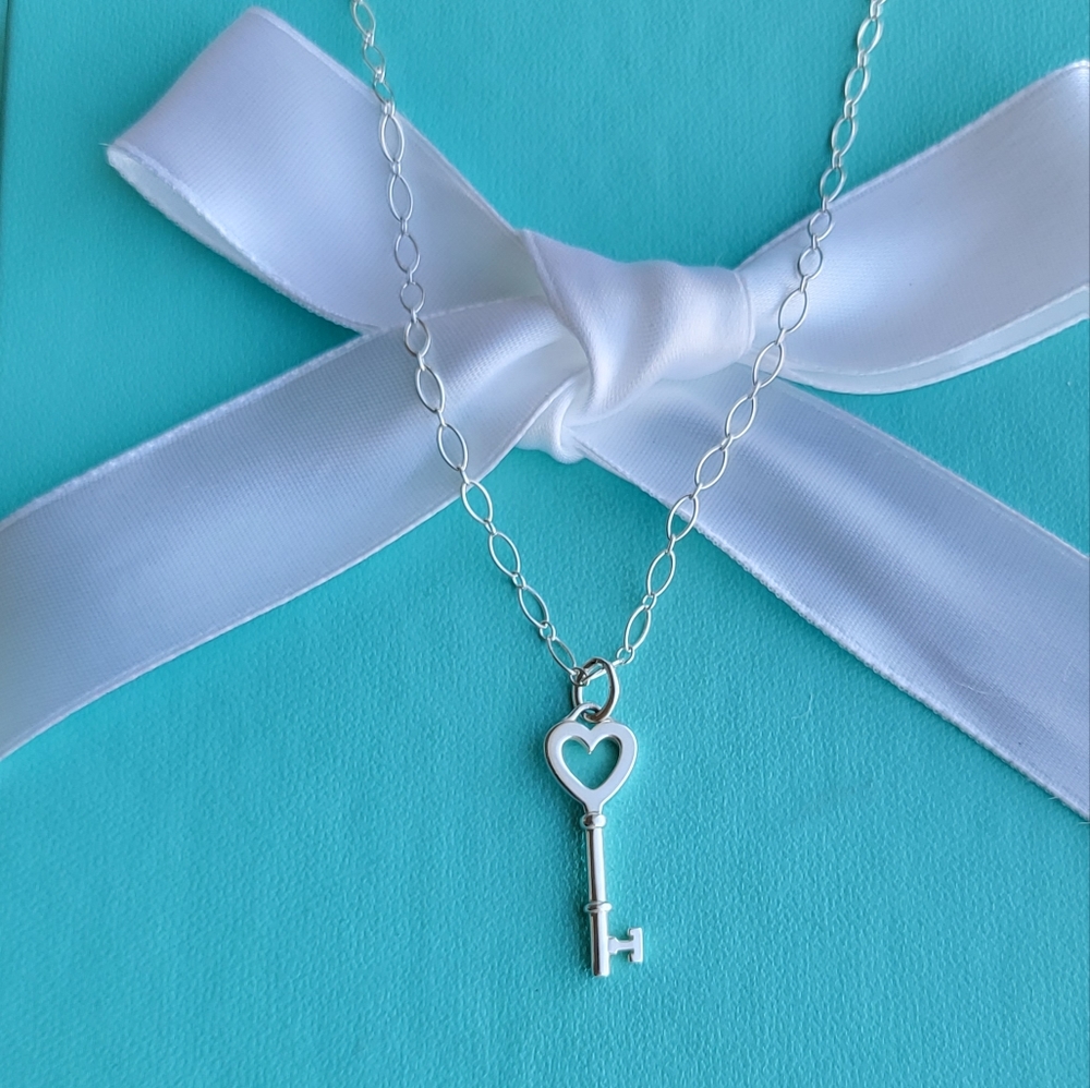 Heart key oval chain necklace